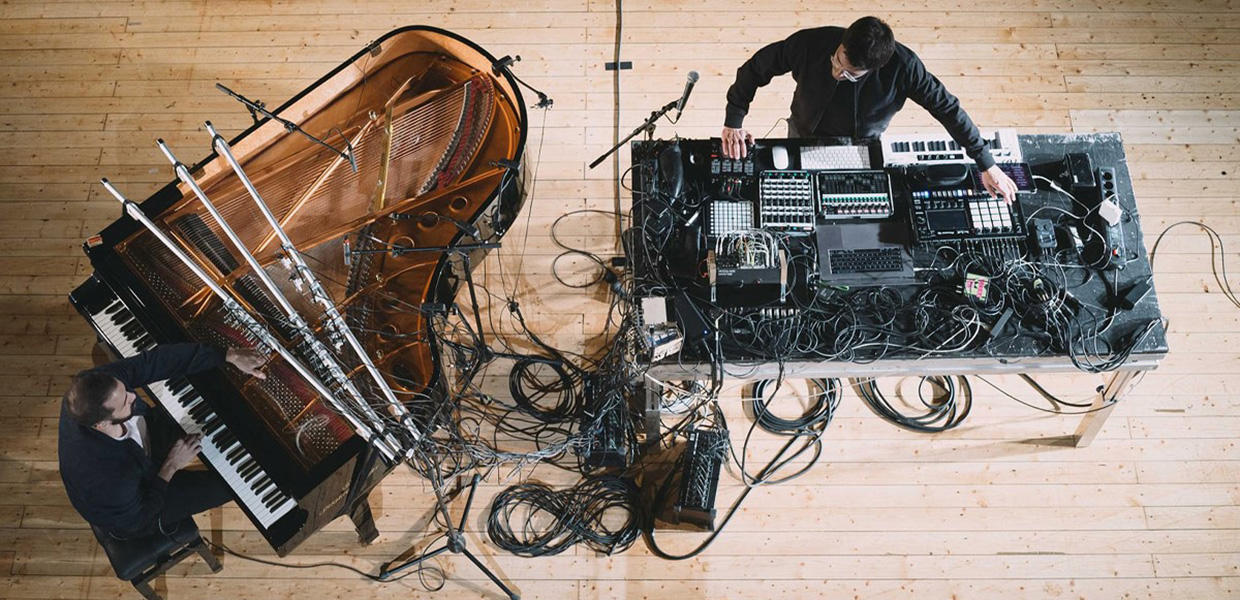 Photo du concert de musique électro qu piano et synthétiseurs Grandbrothers
