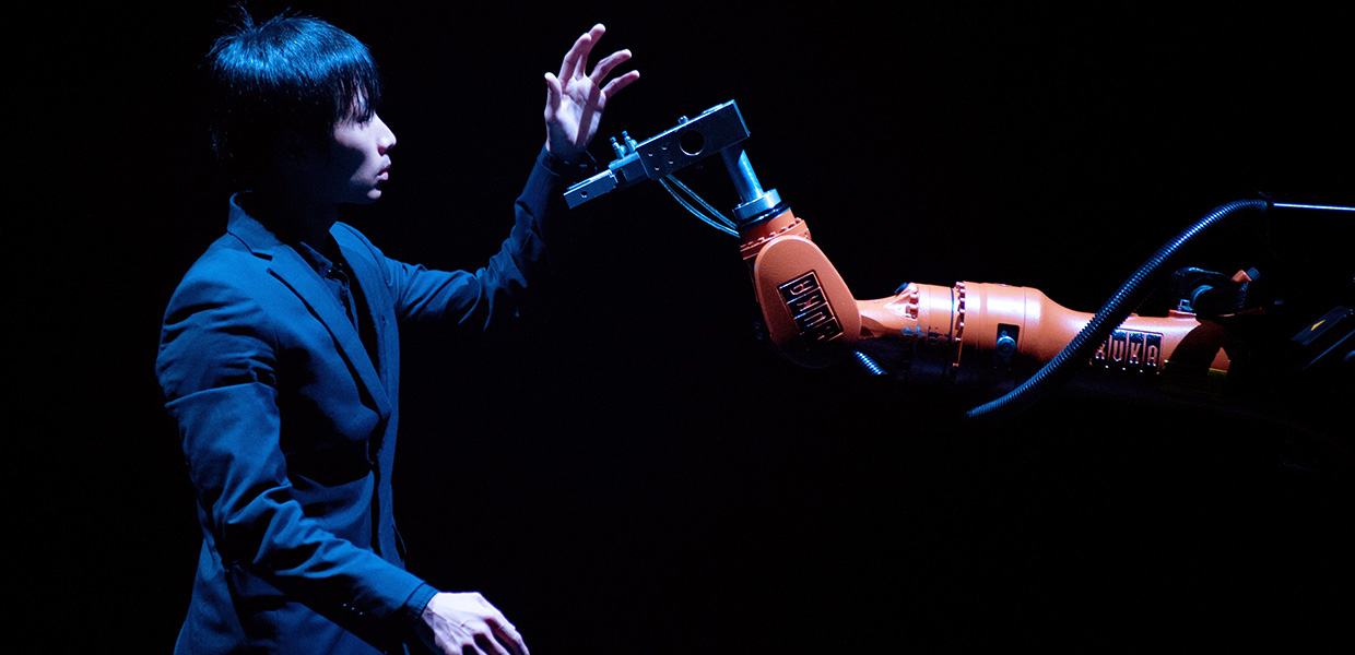 photo du spectacle de danse Huang Yi & Kuka