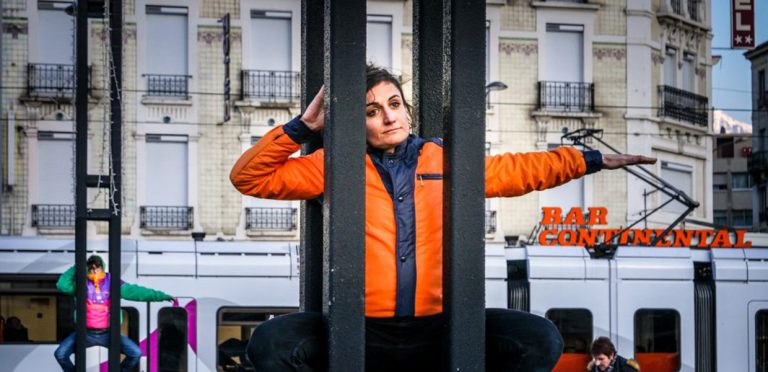 Image du spectacle Des ordinaires - Cie ru'elles - Julie Armenio